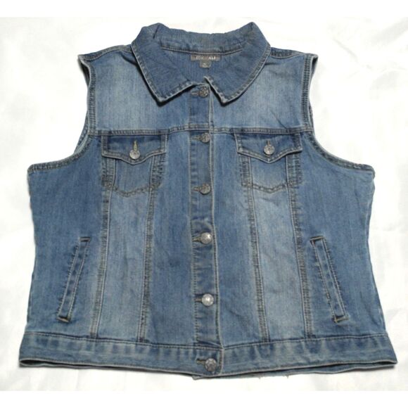 Roz & Ali Jackets & Blazers - Roz & Ali Women’s Sleeveless Blue Denim Vest Sz XL
